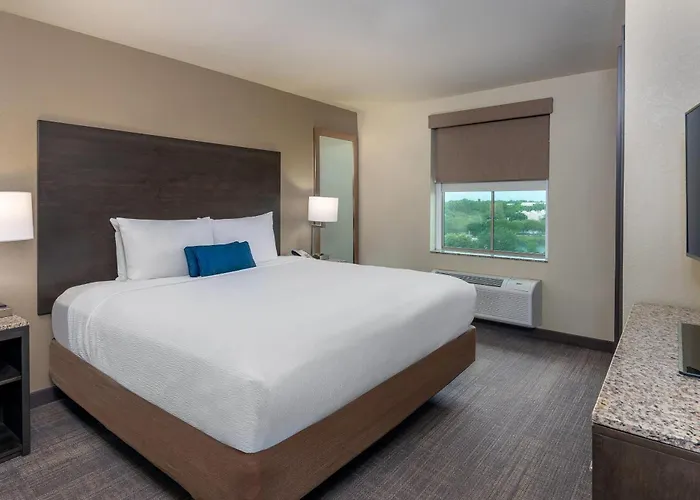 Coral Pointe Sarasota, An Ascend Collection Hotel