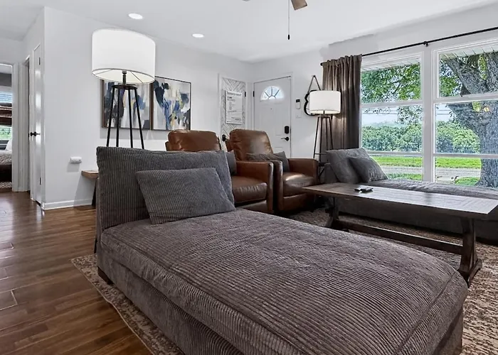 Huge Yard Family Friendly Smart Home Walk To Beach Dunes Hiking Trails
