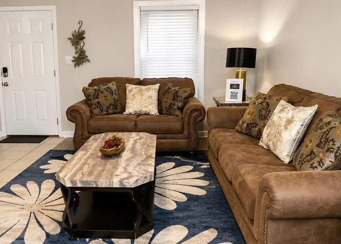 Urban Oasis Retreat In The Southwest!