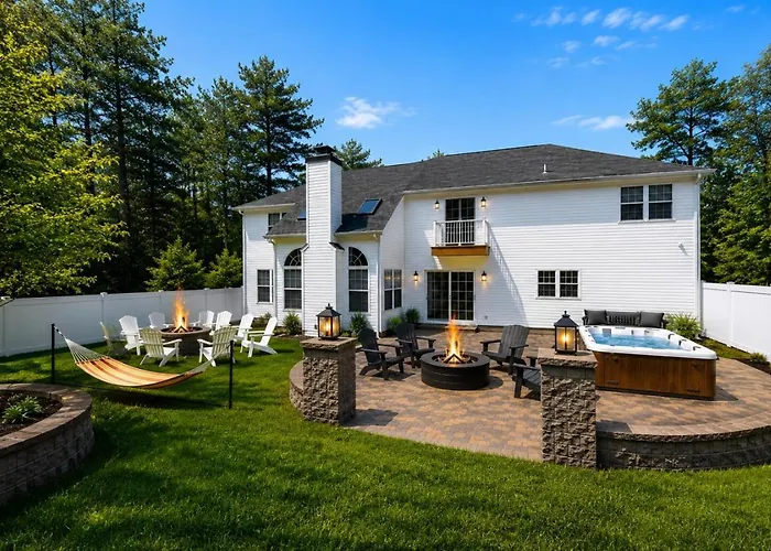 Luxury 5Br Family Retreat | Hot Tub | Game Room | 2 Fire Pits | Resort Amenities