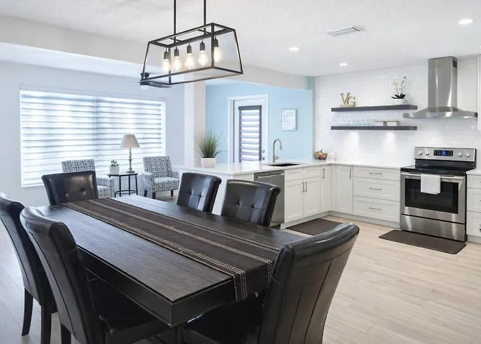 Spacious Upadated 2 King Beds Pets Welcome With Large Private And Fenced Yard Minutes To Beaches