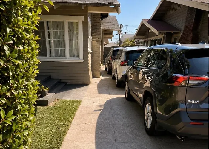 Hollywood House With Parking - Walk To Attractions