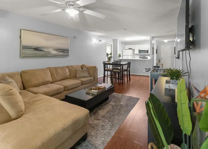 Spacious 4 Beds 4 Baths Condo Mins To Shands, Uf, & Downtown!
