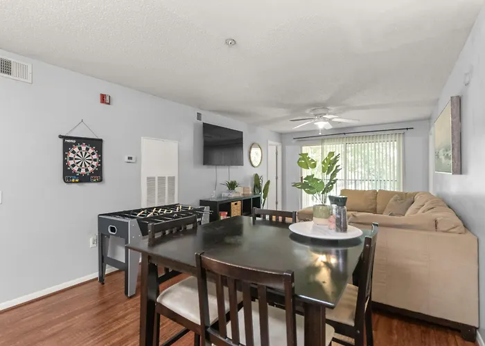Spacious 4 Beds 4 Baths Condo Mins To Shands, Uf, & Downtown!