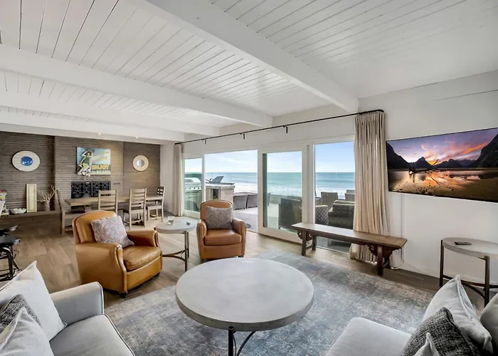 On The Sand!! Private Beach! Ocean Front Hot Tub!!
