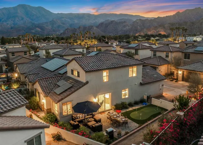Enjoy A Stay @ Casa De Fore!Play! New Townhome!