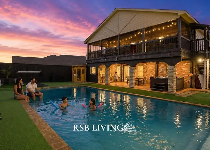 Sophisticated 5Br 2,5Ba Holiday Villa - Pool Sauna Hot Tub