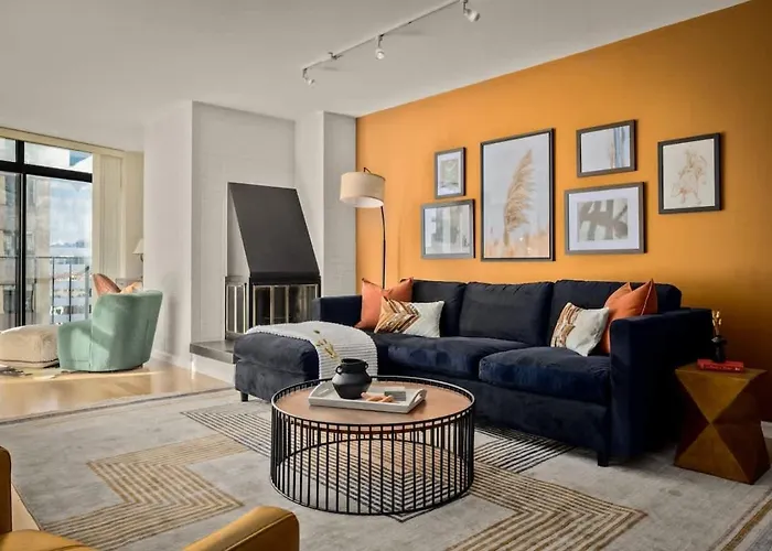 Urban Gallery Loft - King Bed - Larimer Square