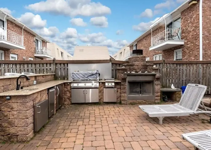 Margate Home With Large Outdoor Kitchen