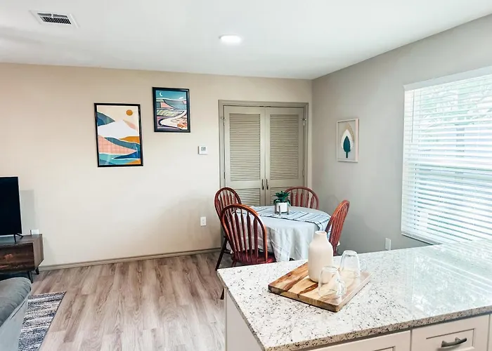 Cozy Comfort 1Br - Renovated, Private, Pet Welcome