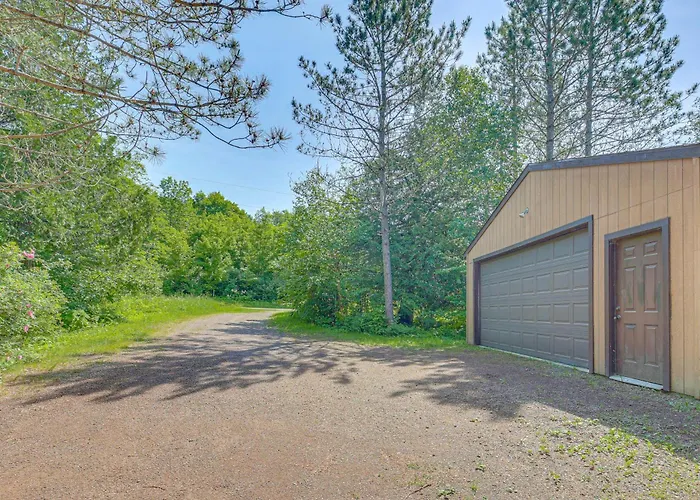 Family Lutsen Lakefront Cabin Near Skiing & Trails