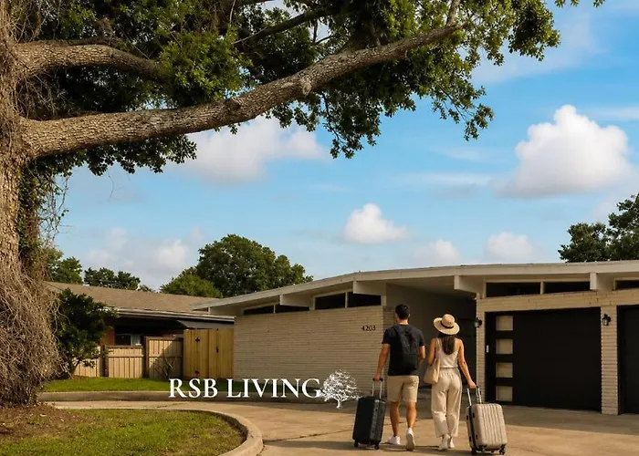 Newly Renovated 6Br 3Ba Port Arthur Holiday Home With Hot Tub