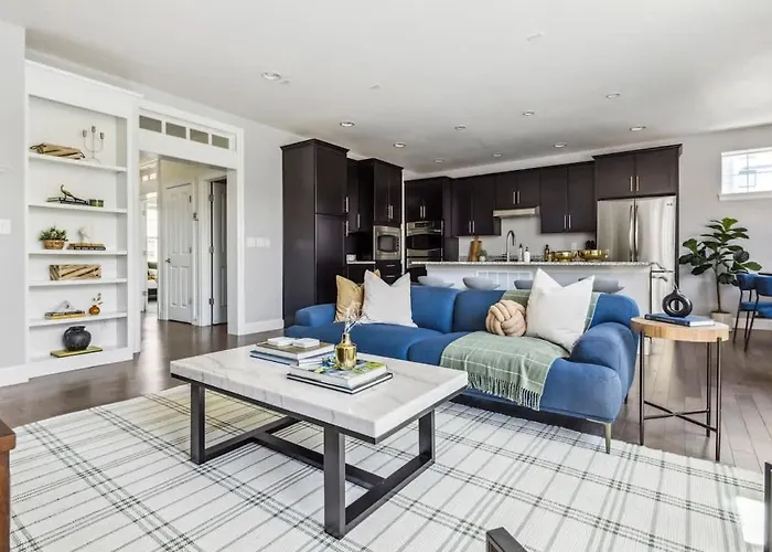 Modern Elegance - Pool Table - Walkable Area