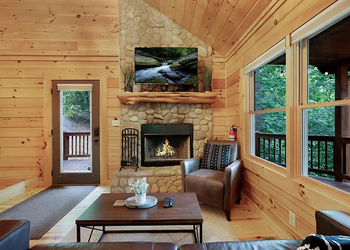 Rivendell - Morganton, Ga - Take In Beautiful Lake Views, Soak In The Hot Tub, Rack Up A Game Of Pool, And Enjoy Game Nights In