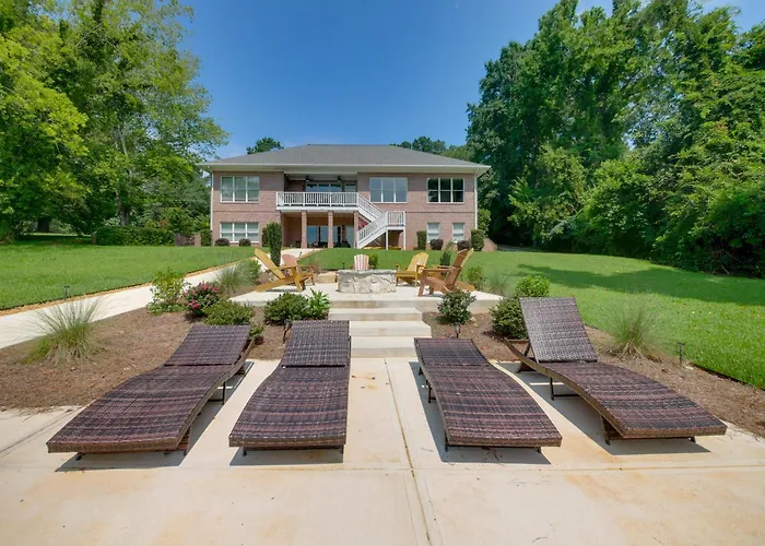 Beautiful Lake Sinclair Retreat W/ Dock & Deck!