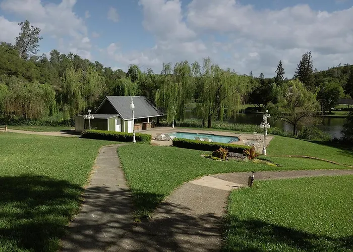 Lakefront Cottage At Lakewood