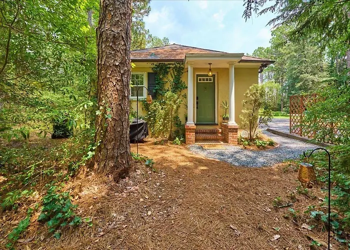 The Cottage At Knollwood Manor