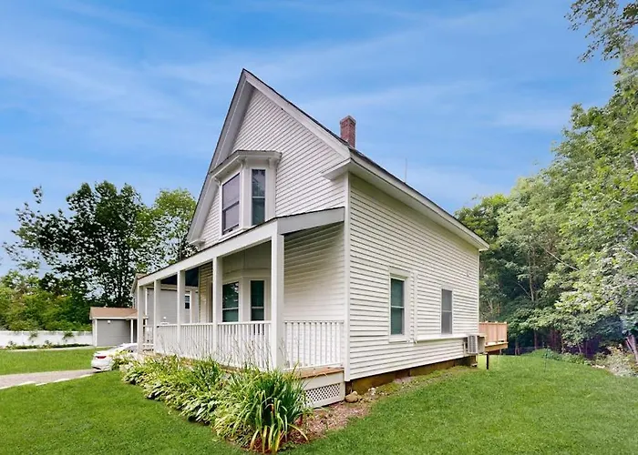 Charming Camden Retreat With Front Porch, Deck And Wifi