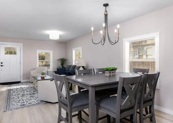 Cozy 2Br Home Near Nd - Perfect For Game Day Stays