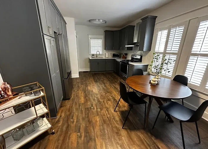 Cottage, Parking, Mtsu, Downtown Murfreesboro