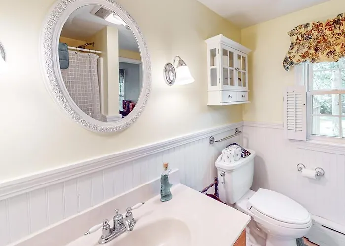 Falmouth Beachtown Getaway
