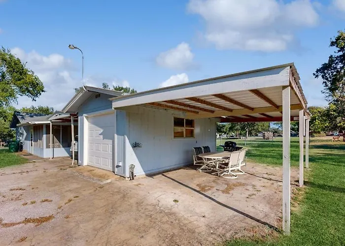 Cozy 2 Bedroom Home With Gas Grill, Patio, And Boat Parking