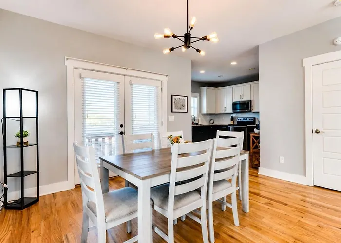 3 Bedroom Home-Huge Yard For Petsl4.5 Miles To Broadway