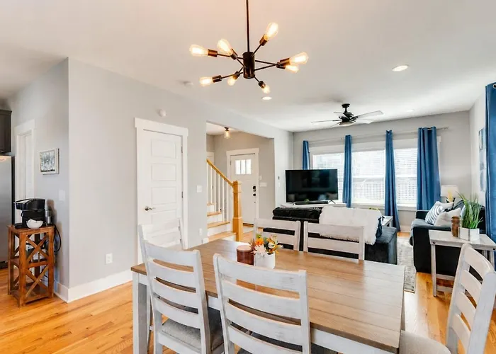 3 Bedroom Home-Huge Yard For Petsl4.5 Miles To Broadway