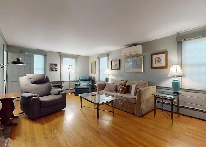 Cozy & Quiet Hyannis Retreat