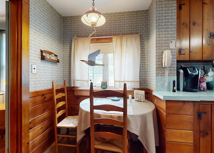 Cozy & Quiet Hyannis Retreat