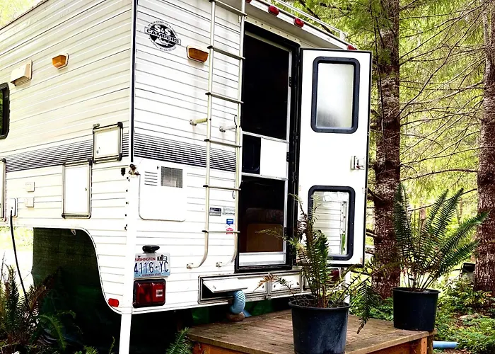 Camper For 2 Less Than Half A Mile From Mt Rainier