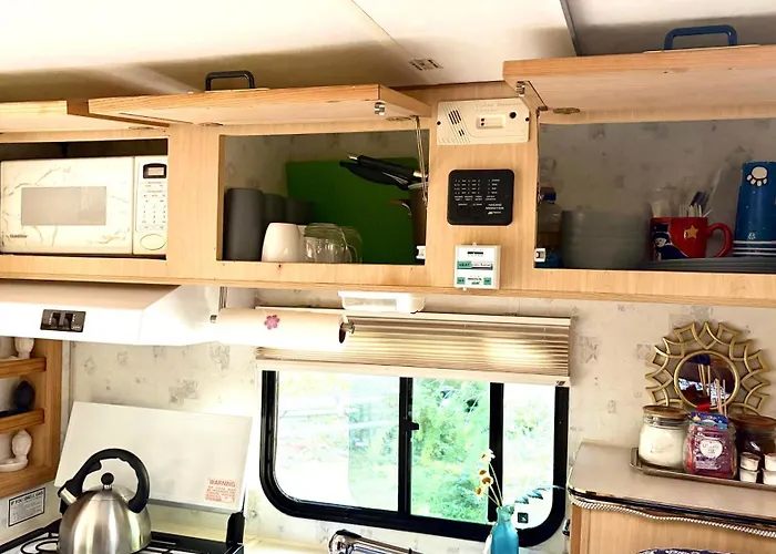 Camper For 2 Less Than Half A Mile From Mt Rainier