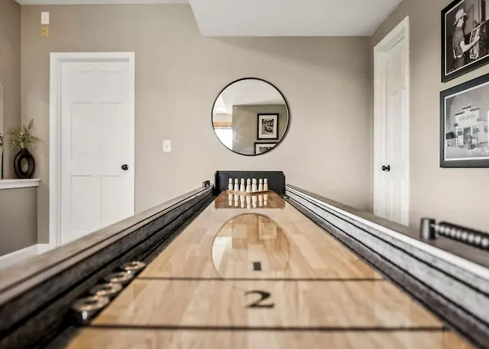 Hot Tub - Scenic Views - Spacious Deck - Game Room