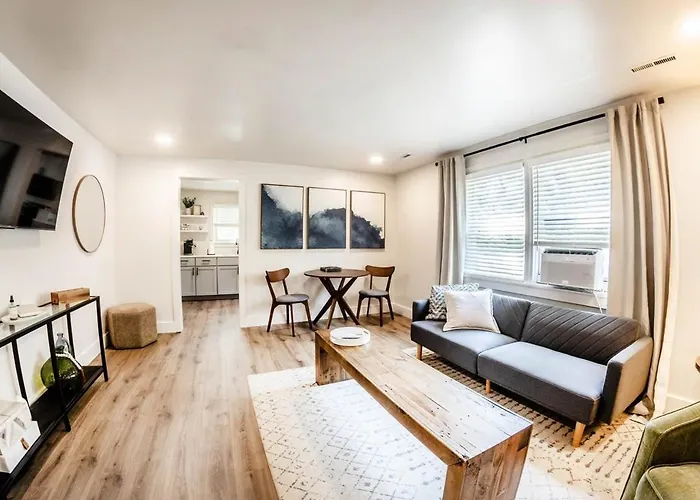 Thsldo 1 - Downtown Lincoln Apartment