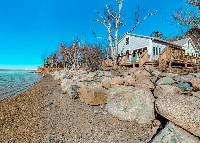 Cozy Seaside Retreat W/ Waterfront Deck, Expansive Lawn, & Breathtaking Sunsets