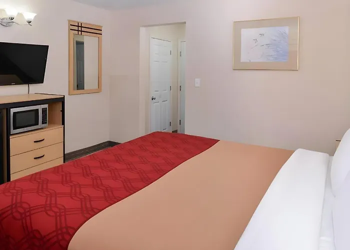 Econo Lodge Rochester I-90 & I-390