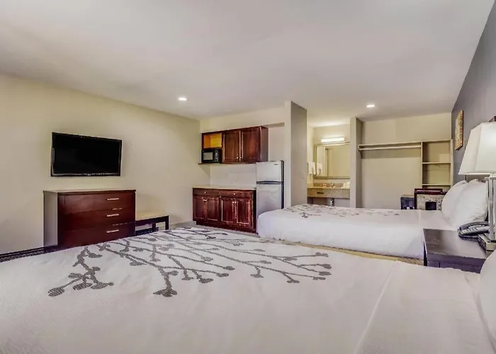 Econo Lodge Inn & Suites Enid South