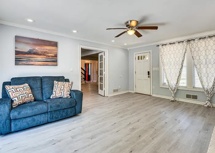 Spacious Home W/ Hot Tub, 14 Mi To Downtown Atl!