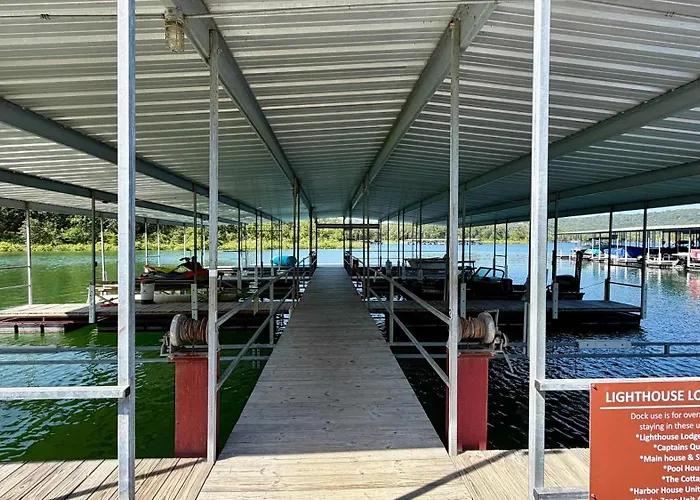 Wake Zone Lighthouse Lodge - Lake Views