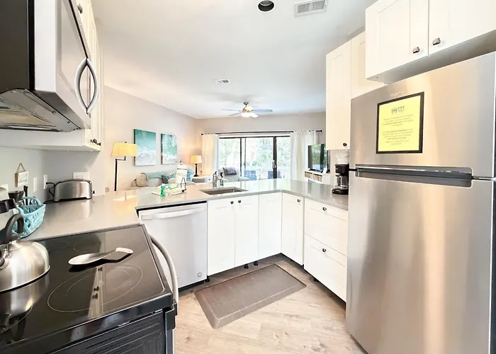 Pet Friendly Beach Villa - Walk To The Beach - Pools Tennis And More