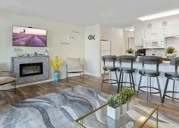 The Luxe Lakefront