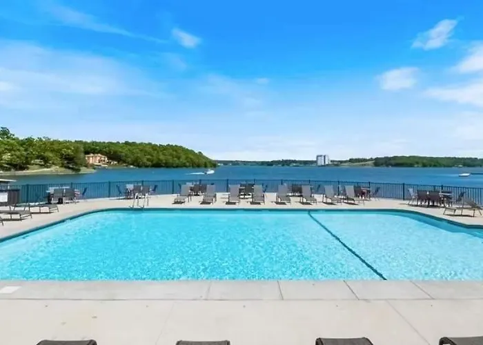 The Luxe Lakefront