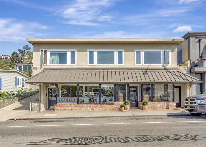 Ocean Views! Steps From Victoria Beach, Lux Design