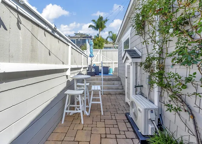 Ocean Views! Detached Villa By Victoria Beach