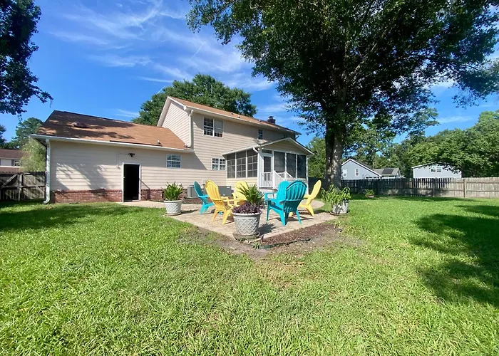 Cozy Home Away From Home - Pet-Friendly, King Bed