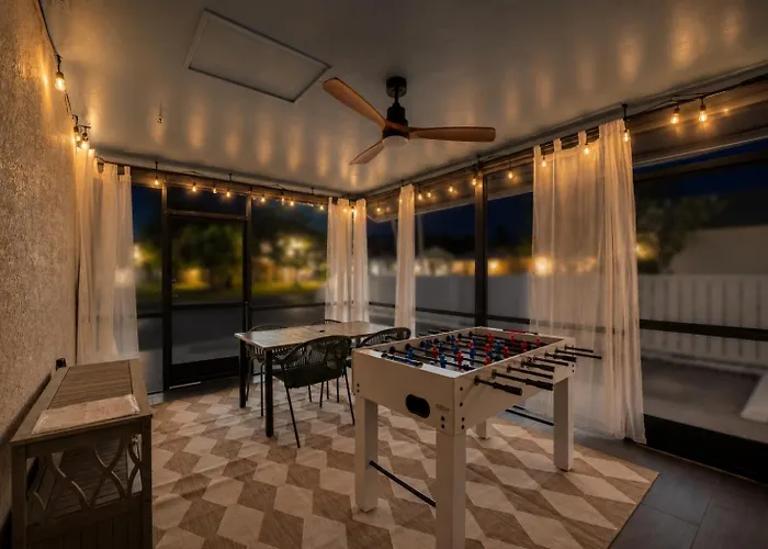 Sunwashed Stone Villa With Heated Pool, Hot Tub & Mini Golf