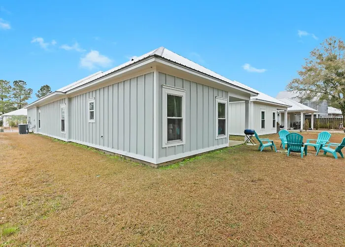 Beachy Cottage Near Sports Complex Owa Beaches Shopping Restaurants Mini Golf Fire Pit And Corn Hole!
