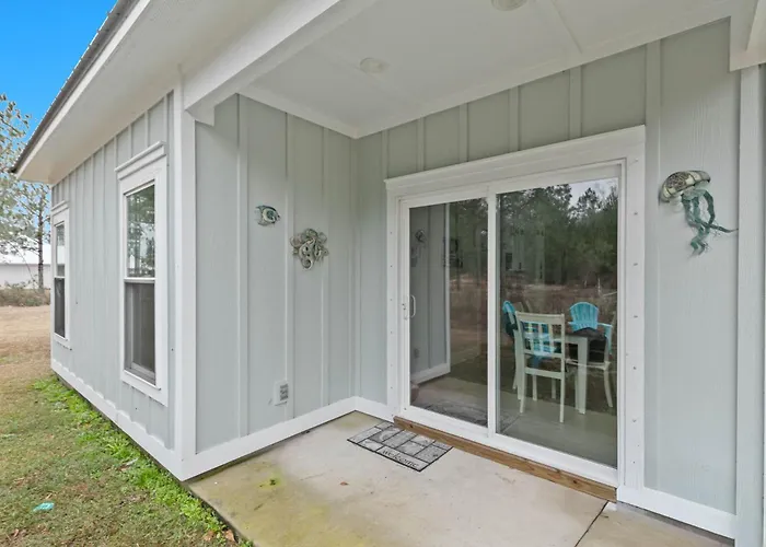 Beachy Cottage Near Sports Complex Owa Beaches Shopping Restaurants Mini Golf Fire Pit And Corn Hole!