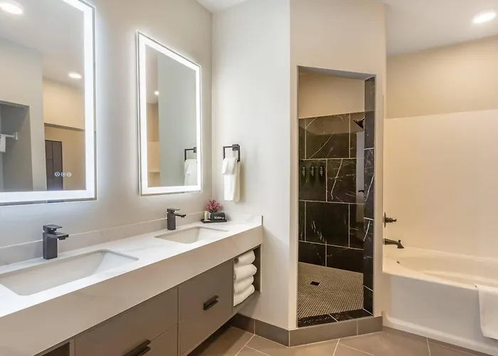 The Valor, An Ascend Collection Hotel