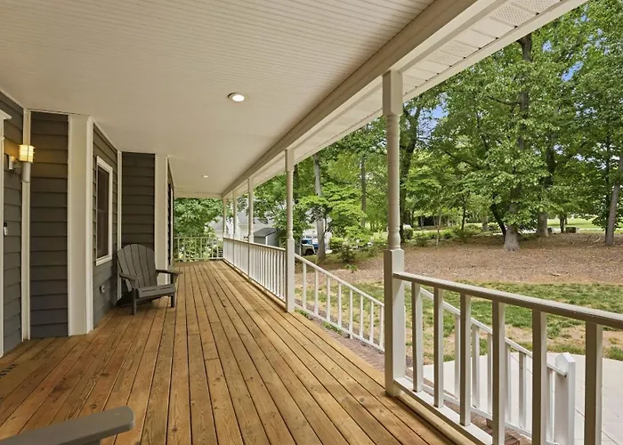 Porch Paradise By Avantstay